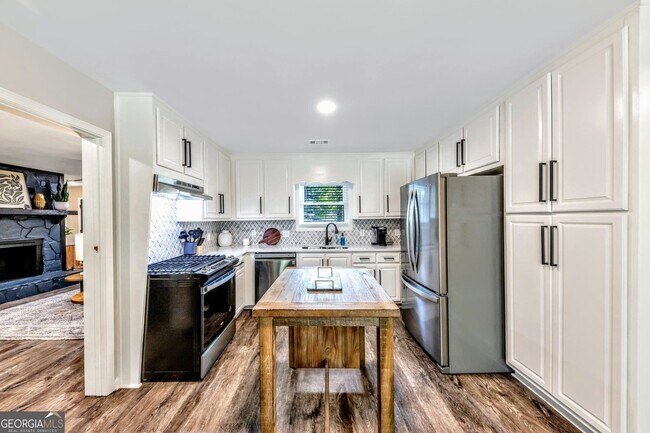 Building Photo - 527 Charing Cross Dr