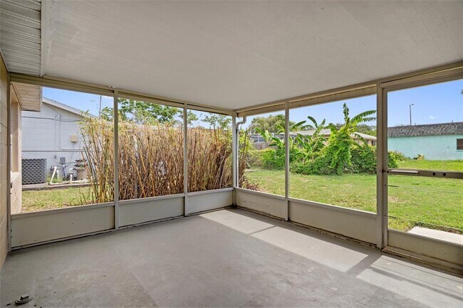 Building Photo - 9740 Lamantin Dr