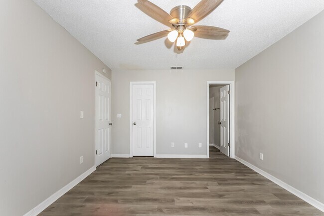 Building Photo - 2574 SW Monterrey Ln