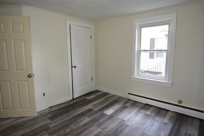 Building Photo - 14 Fairlawn Cir