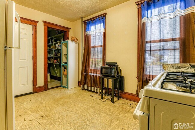 Building Photo - 259 Somerset St