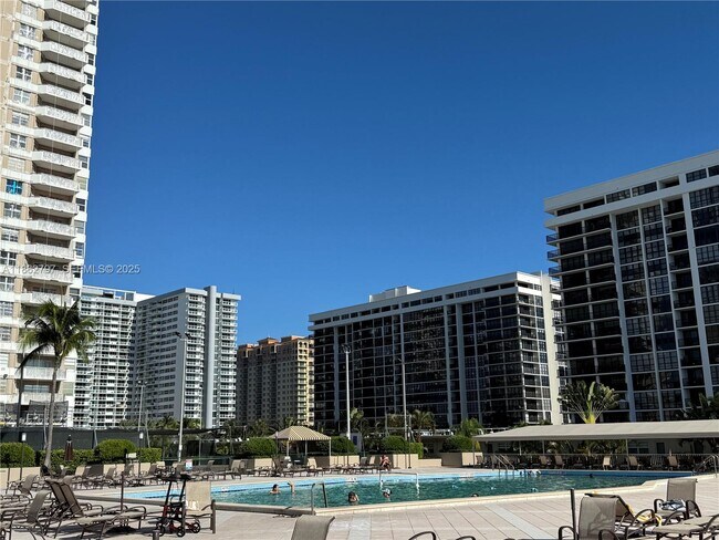 Building Photo - 1965 S Ocean Dr