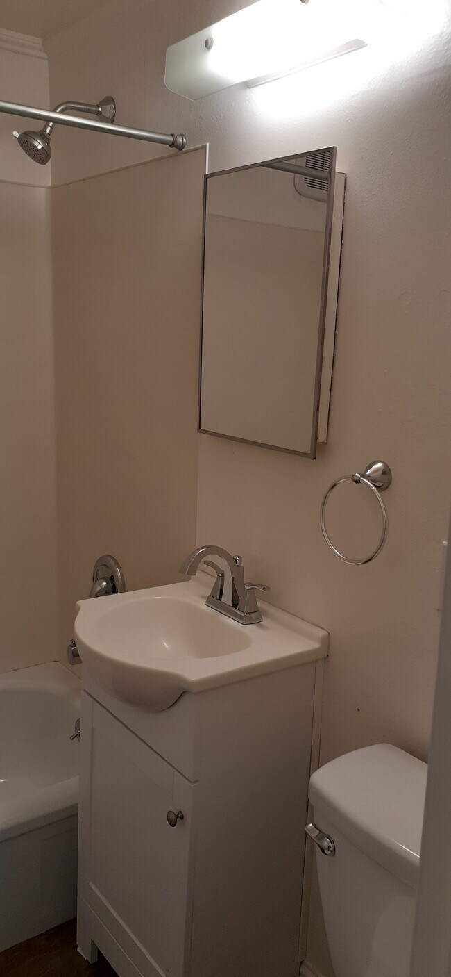 Building Photo - 5708 40th Ave NE