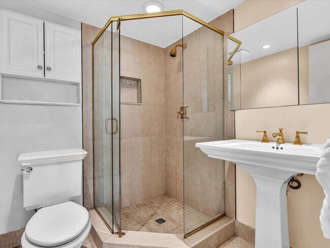 Building Photo - 1421 S Ocean Blvd