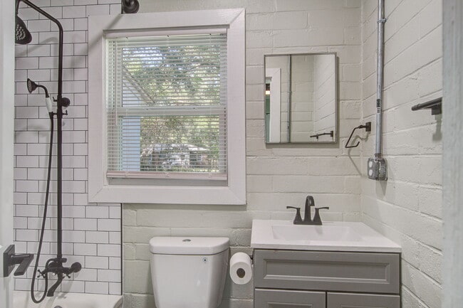 Building Photo - 118 Klein St