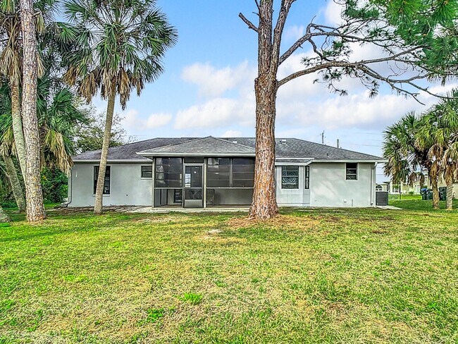 Building Photo - Gorgeous 3-Bedrorom, 2 Bath, 1165 sq ft home