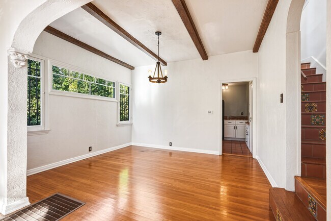 Building Photo - 1284 S Cloverdale Ave