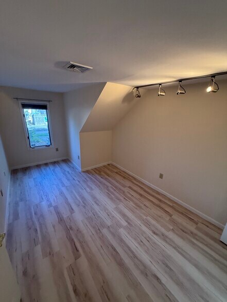 Building Photo - 304 Saint Michaels Walk