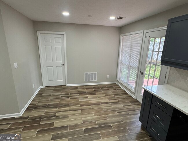 Building Photo - 2080 Racquet Club Cir NW