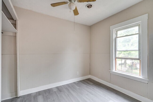 Building Photo - 2118 Denison Ave