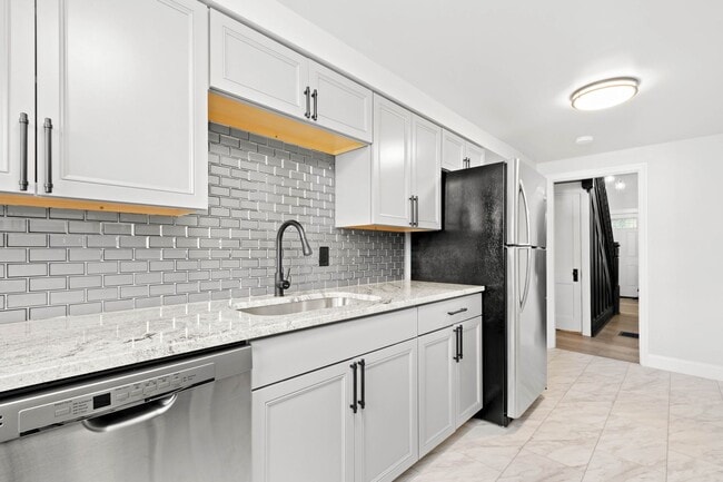 Building Photo - Stunning 5 bedroom home in Mt. Washington available June 1!