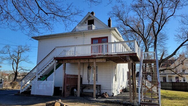 Building Photo - 10 Marion St