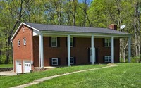Building Photo - 3 bedroom Amelia Bi-Level Available