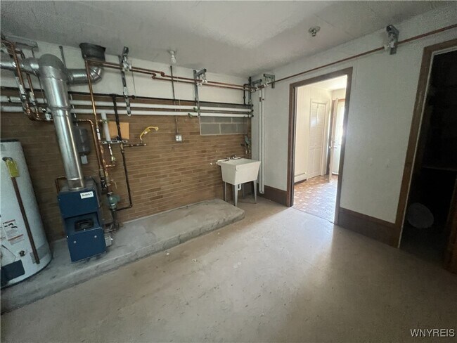 Building Photo - 820 Cayuga Creek Rd