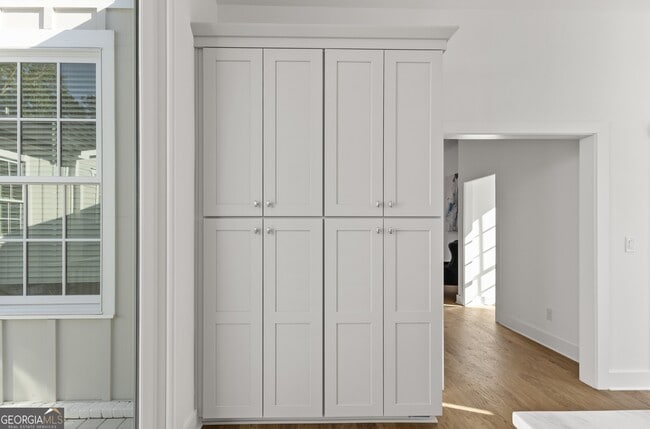 Building Photo - 940 Laurel Brooke Ave