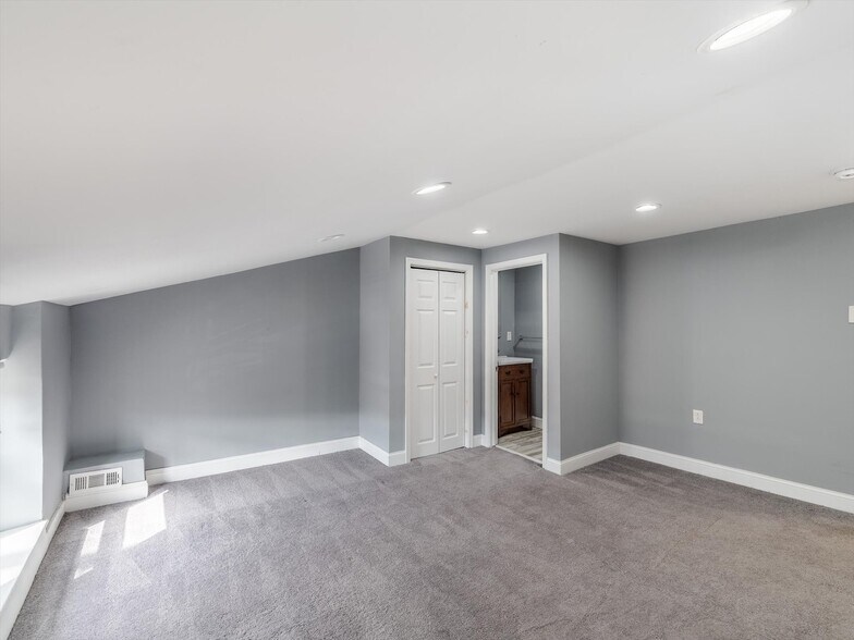 Building Photo - 4205 Main St