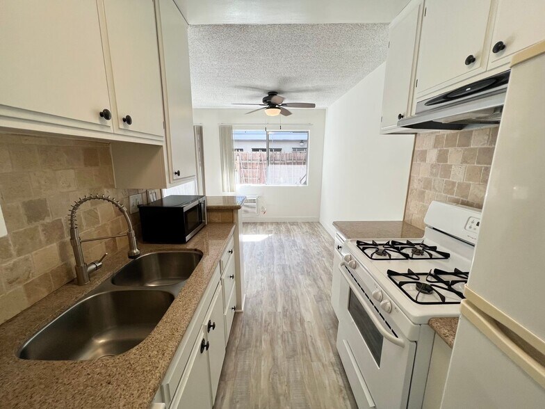 Building Photo - 3746 S Canfield Ave