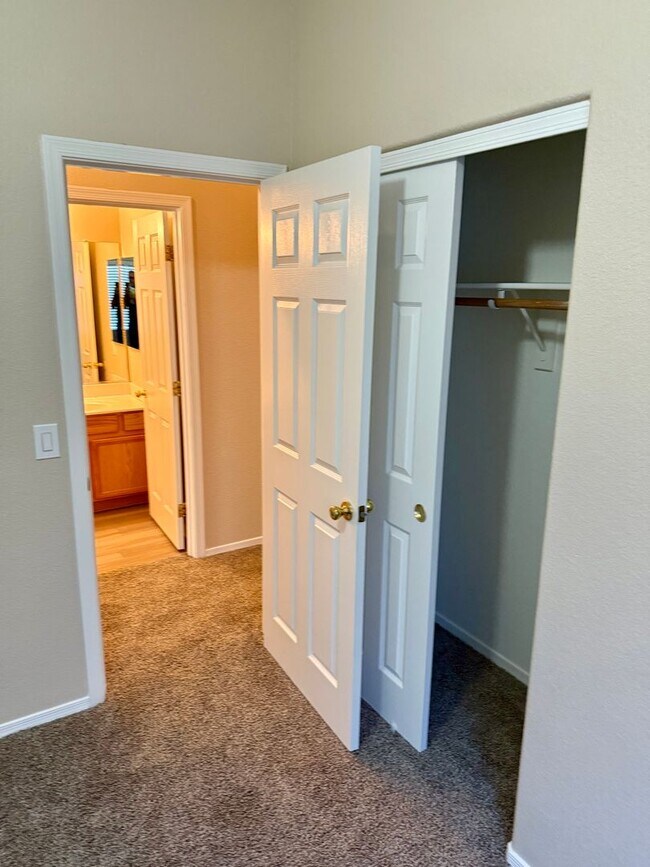 Building Photo - 4 Bedroom | 2 Bath - San Tan Ranch Single Level Home