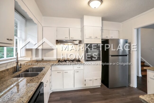 Building Photo - 4372 Greenleaf Cir SW