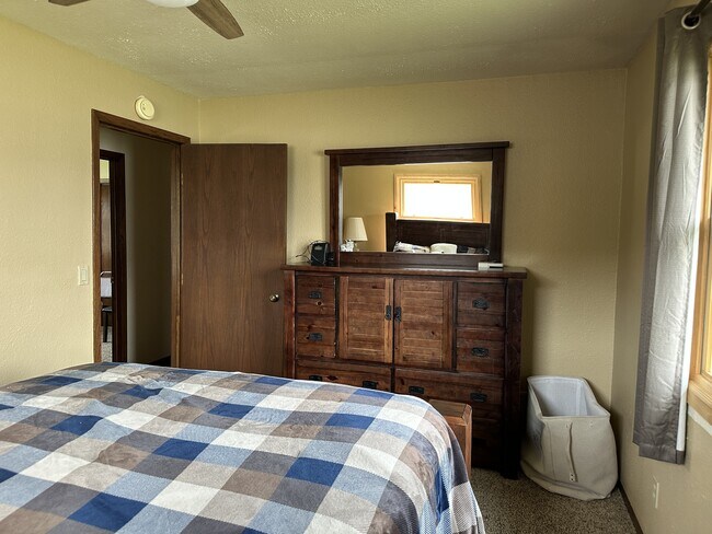 Building Photo - 2427 Mallard Dr