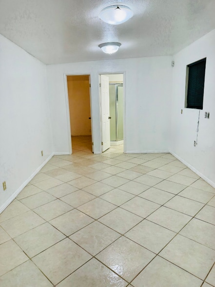 Building Photo - 2620 Graham Ave