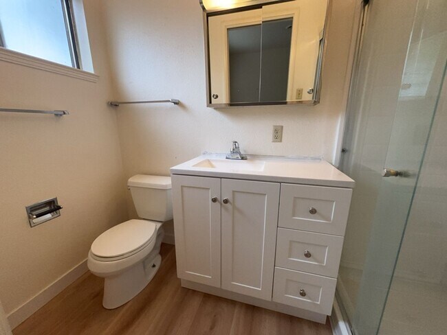 Building Photo - 605 Radcliffe Dr