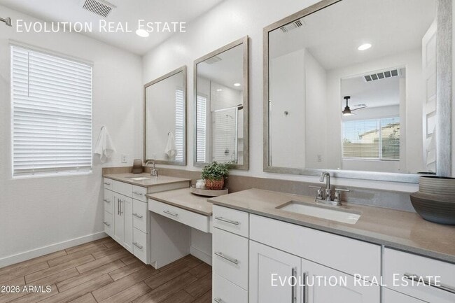 Building Photo - 6627 S Abbey Ln