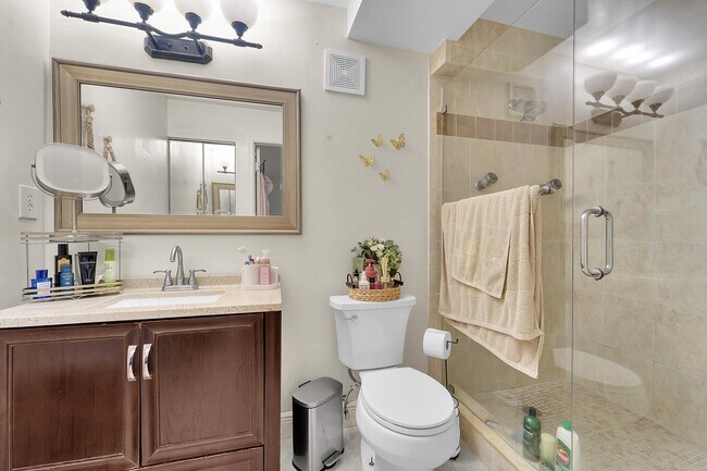 Building Photo - 261 Wimbledon Lakes Dr