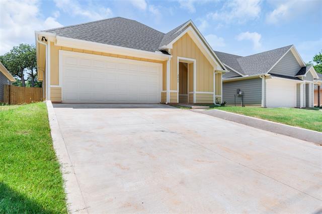 Building Photo - 2027 Bluebonnet Ave