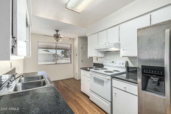 Building Photo - 10343 N 97th Ave