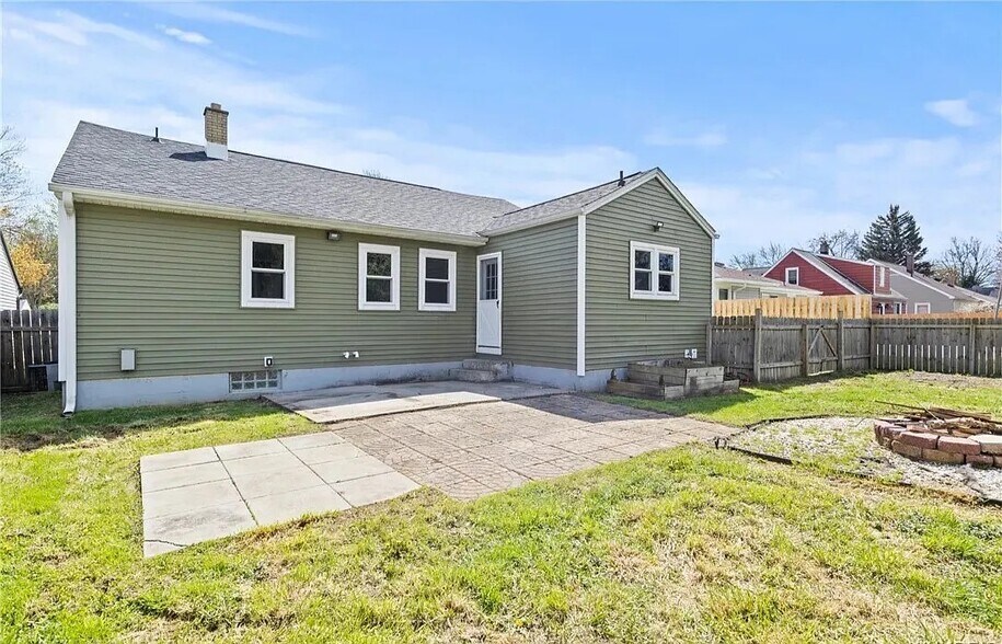 Building Photo - 386 Elmwood Ave