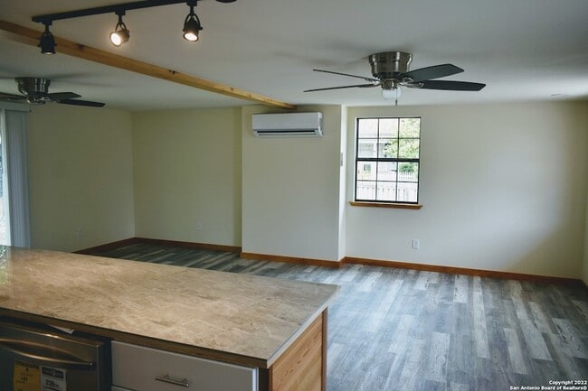 Building Photo - 415 10th St