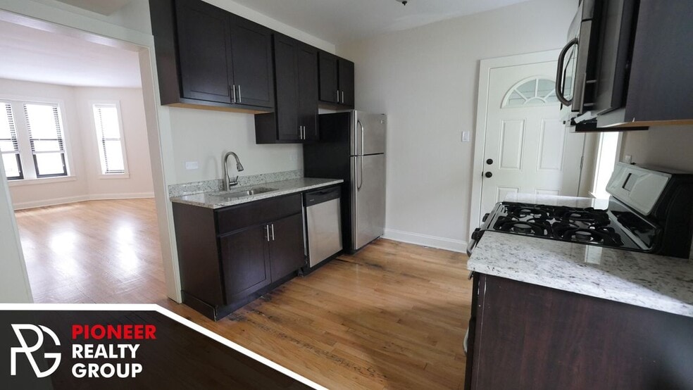 Building Photo - 4034 N Ashland Ave