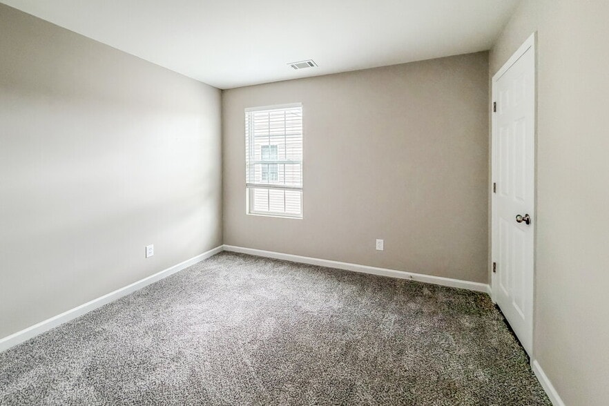 Building Photo - 2653 Jordan Ridge Dr
