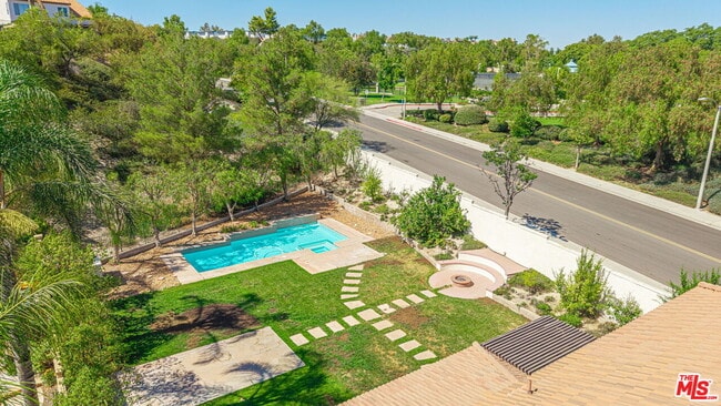 Building Photo - 25755 Hood Way