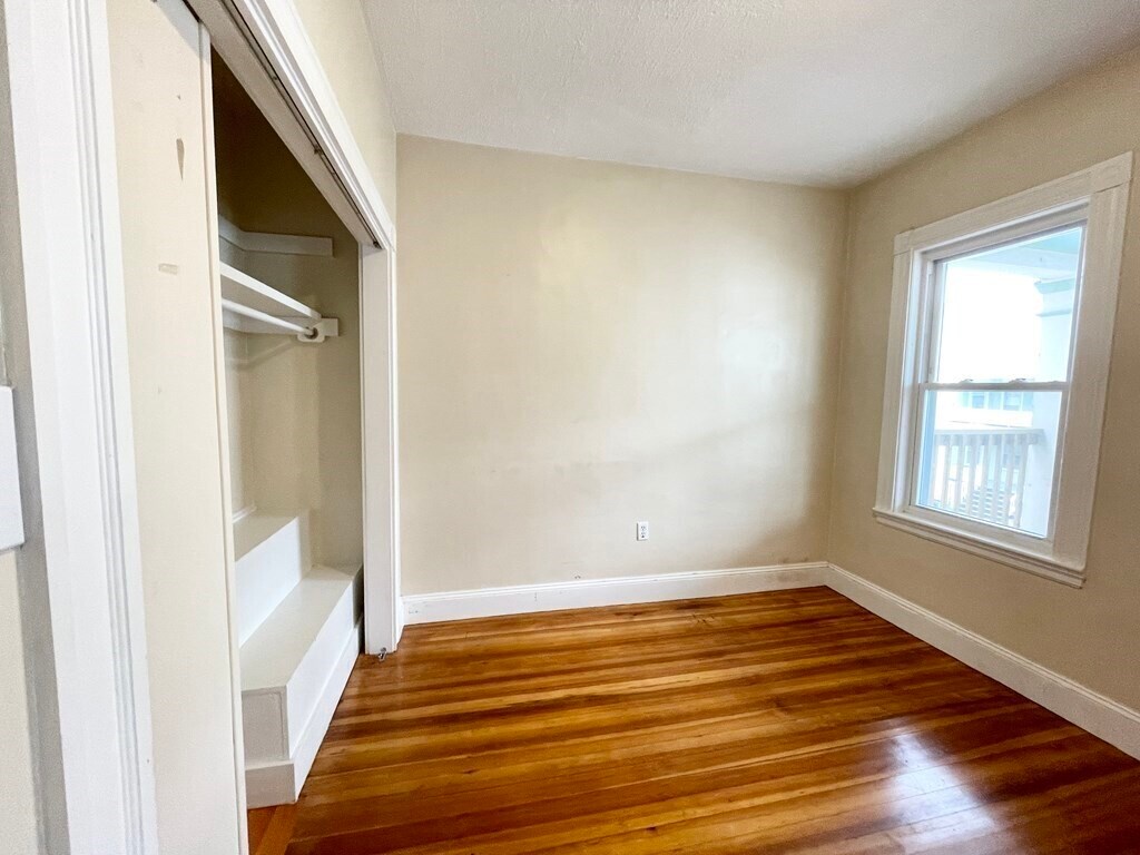 Building Photo - 26 Taft St