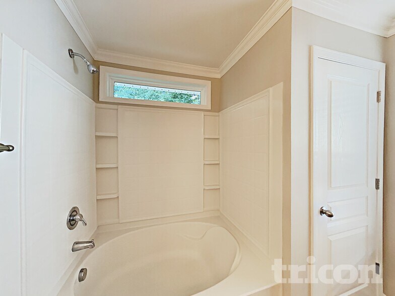 Building Photo - 553 McCarthy Dr