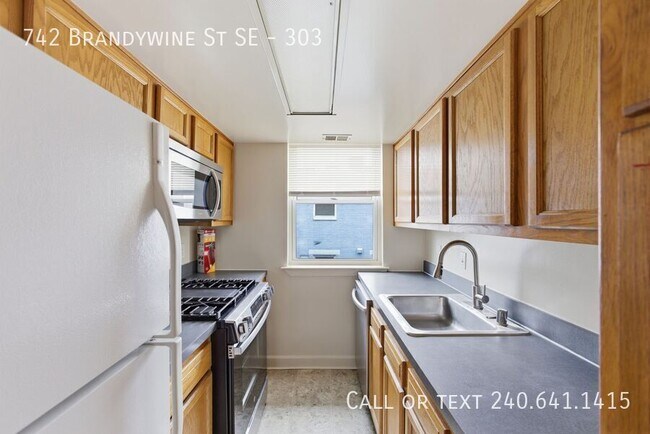 Building Photo - 742 Brandywine St SE