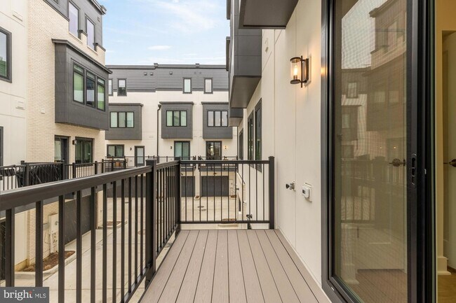 Building Photo - 2607 1st St NW