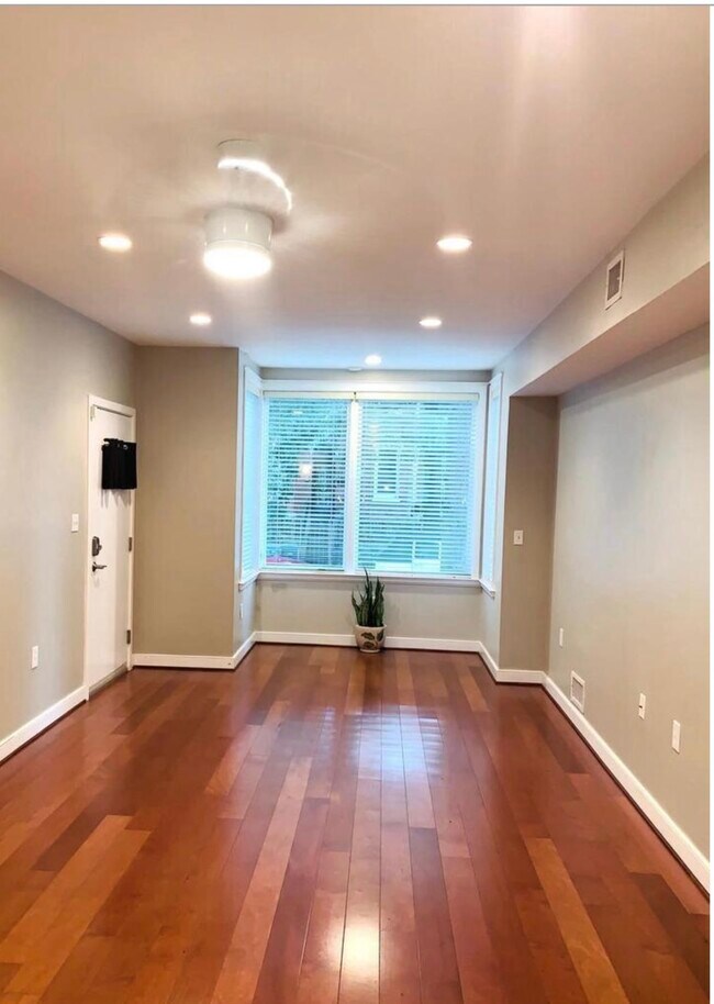 Grand Living Room - 1425 5th St NW