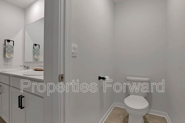 Building Photo - 11 Walnut St