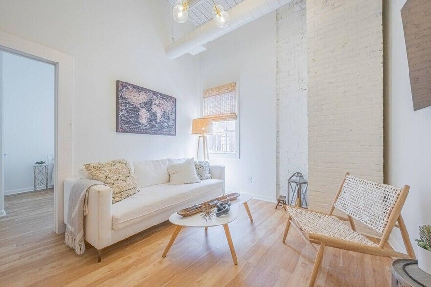 Building Photo - 269 N Hull St