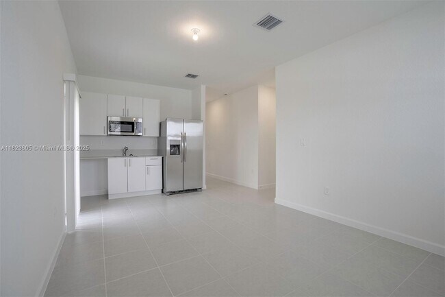 Building Photo - 2351 SE 27th Dr