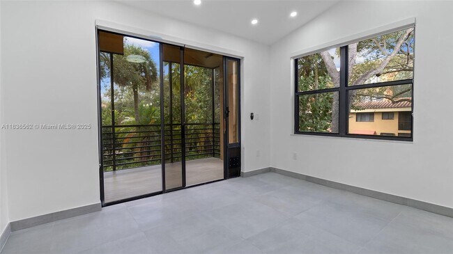 Building Photo - 15533 N Miami Lakeway
