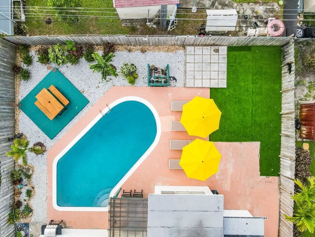 Building Photo - 730 N 72nd Terrace