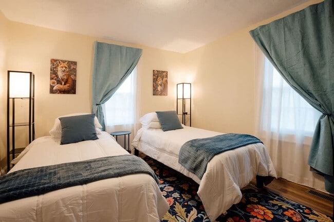 Building Photo - 217 Highland Ave