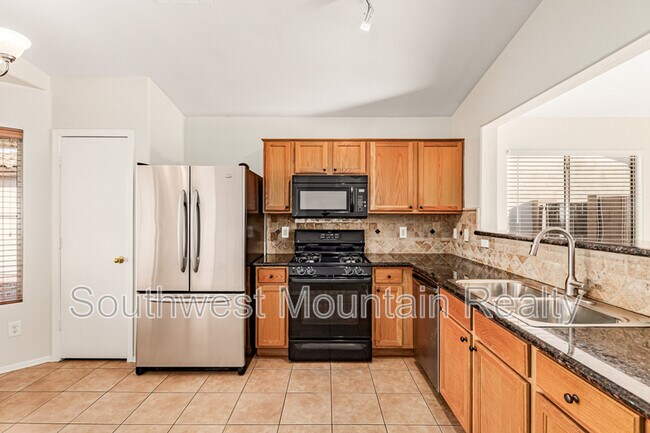 Building Photo - 30196 N Sunray Dr