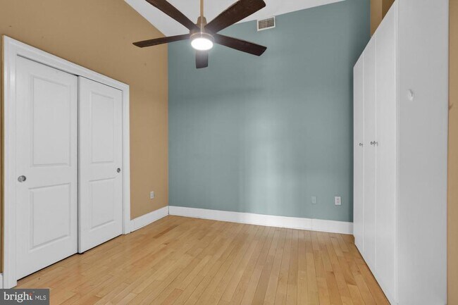 Building Photo - 1708 Pine St