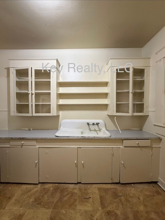 Building Photo - 609 18th St