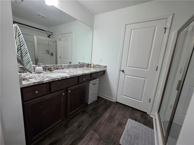 Building Photo - 5531 Garens Way